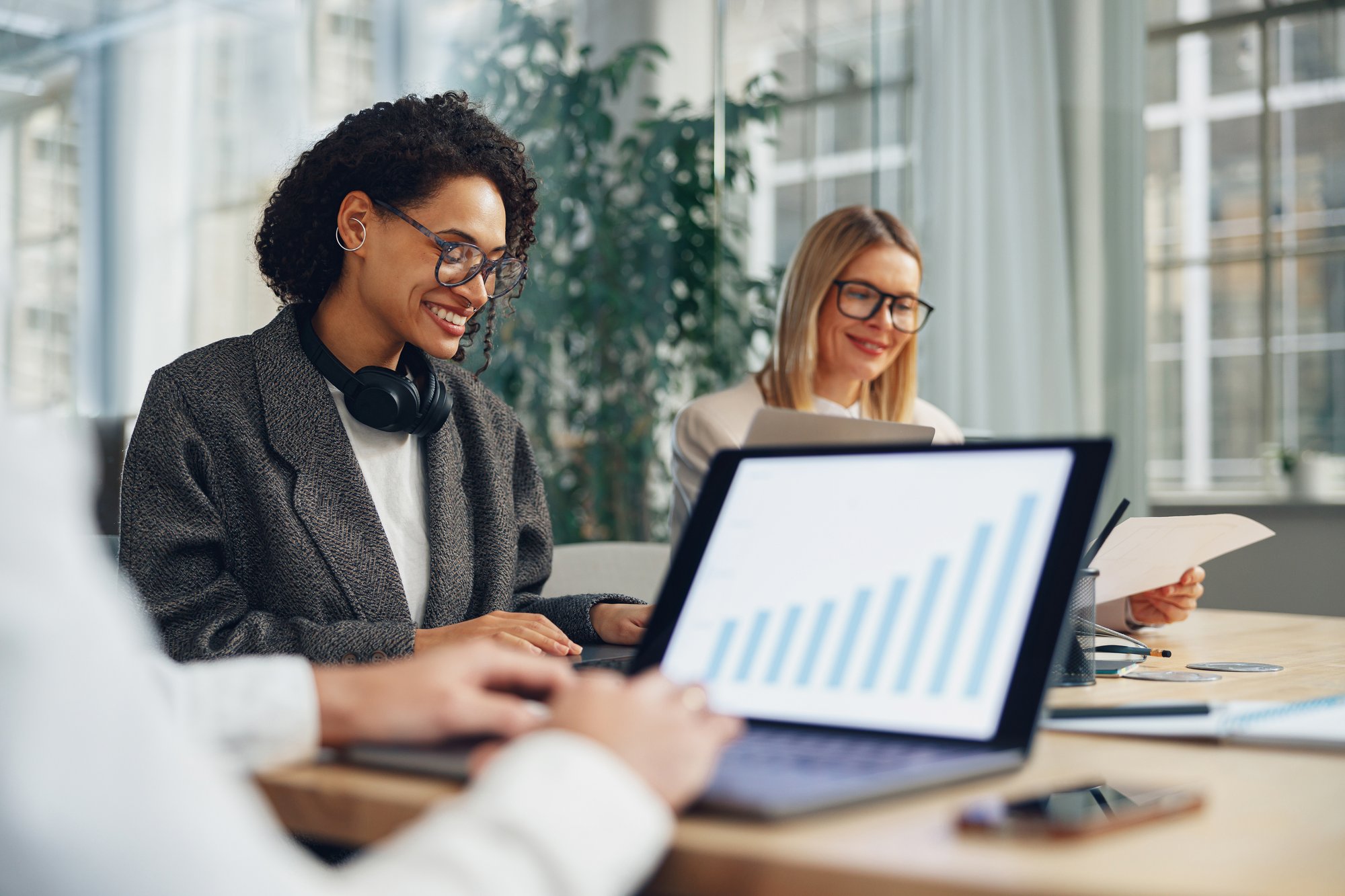 smiling-woman-manager-working-on-laptop-using-millinpro